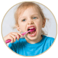Brushing your child&rsquo;s teeth